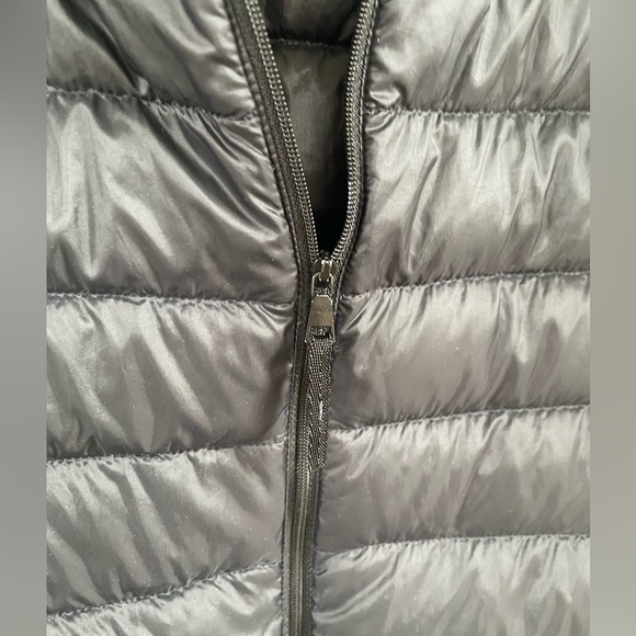 Uniqlo Ultra Light Down Vest, Black, Small - Picture 4 of 7